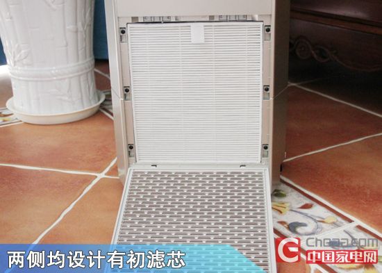 分布在左右两侧的预过滤网