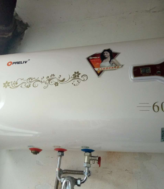 洗澡时热水器漏电 厂商否认生产过该型号