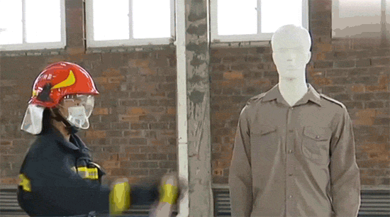 酒精喷洒视频素材2