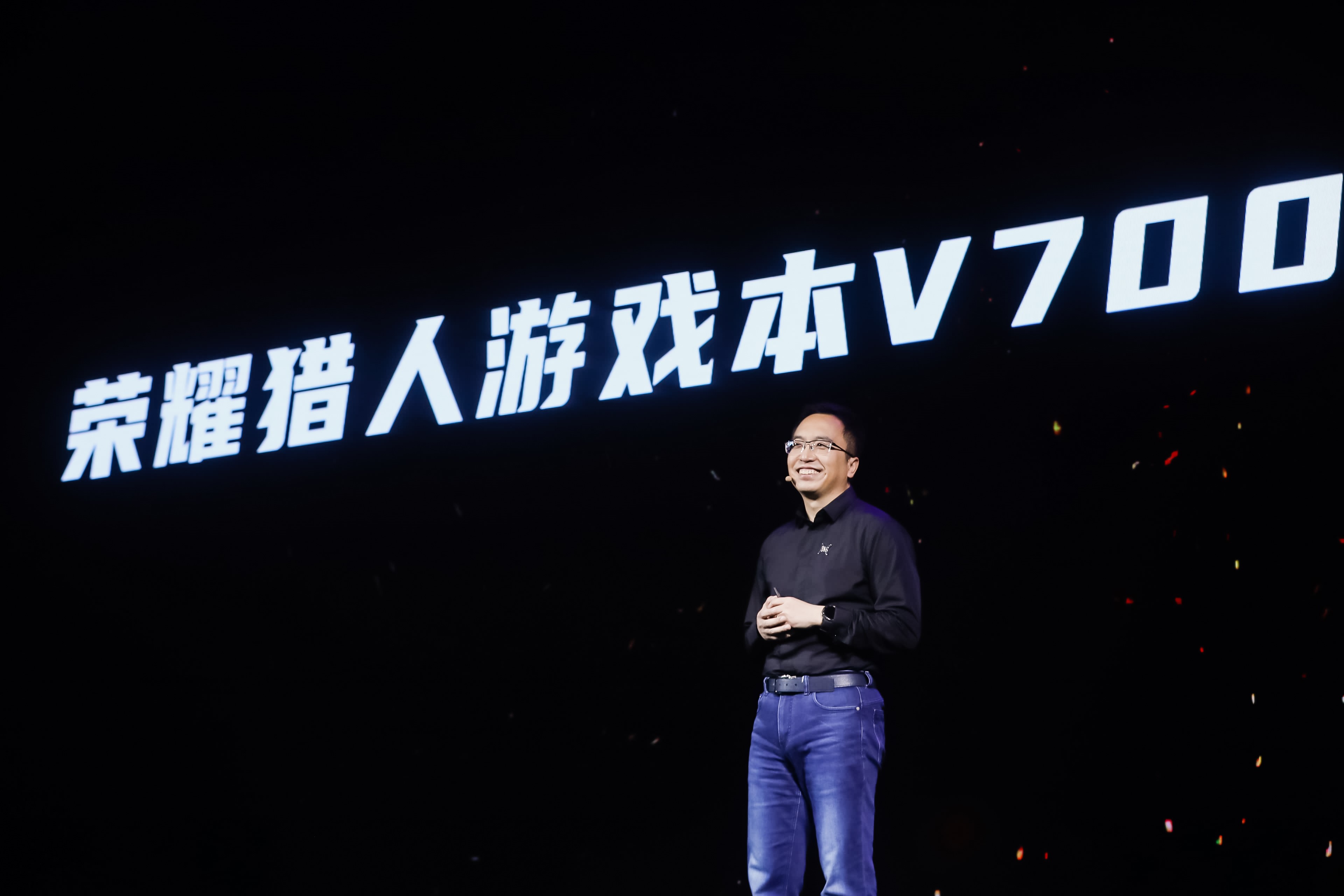 升降式风谷散热超强性能释放,荣耀猎人游戏本V700起售价仅7499!