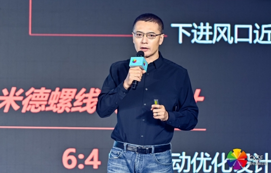 图片包含 人, 男人, 女人, 院子 AI 生成的内容可能不正确。