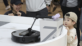 扫地机器人“炫技”获新华社报道，石头科技何以“圈粉”海外？