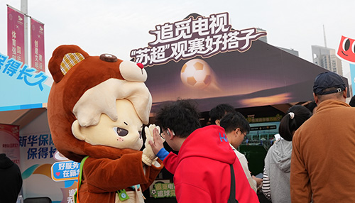 追觅电视亮相“苏超”决赛现场 黑晶臻彩屏+300Hz高刷追球完美