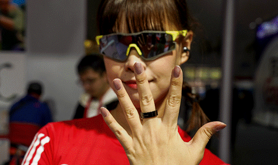 2.5mm超薄智能戒指亮相北京马拉松博览会,跑者青睐的健康穿戴新物种