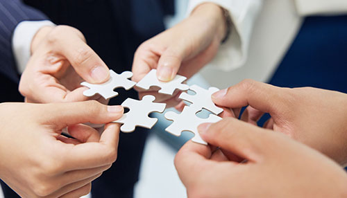 海信、小米、阿里“破冰”联手，智屏视界有何深意？