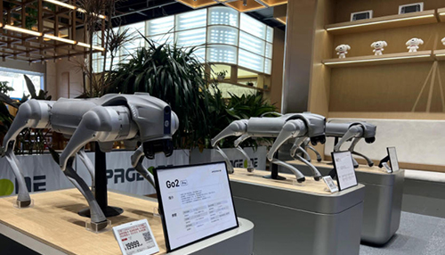 京东与宇树科技首家线下门店开业