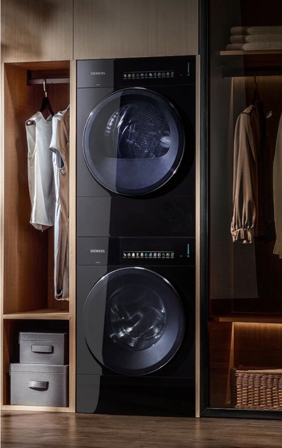 墙上的音响设备 AI 生成的内容可能不正确。