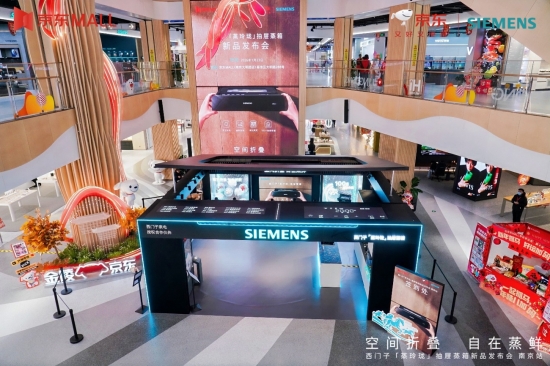 桌子上放满了不同类型的电脑 AI 生成的内容可能不正确。