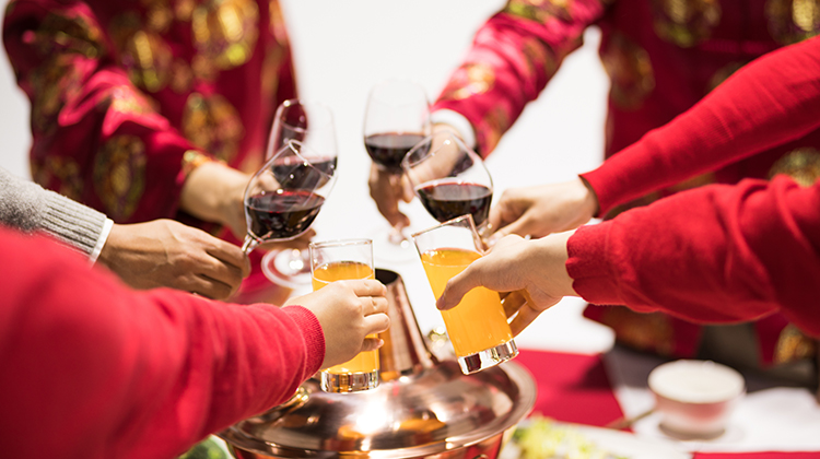 00后“整顿”年夜饭，苏宁易购厨房小家电增长35%