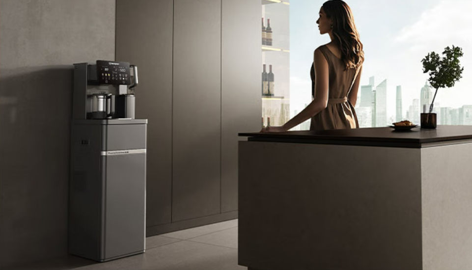 西屋立式净饮机亮相AWE2026制冰净水矿化一机满足全家需求