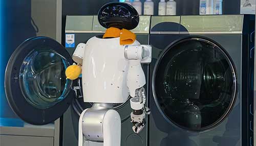 从家电NO.1到家庭NO.1：海尔AWE发布AI之眼2.0，无人家务更进一步