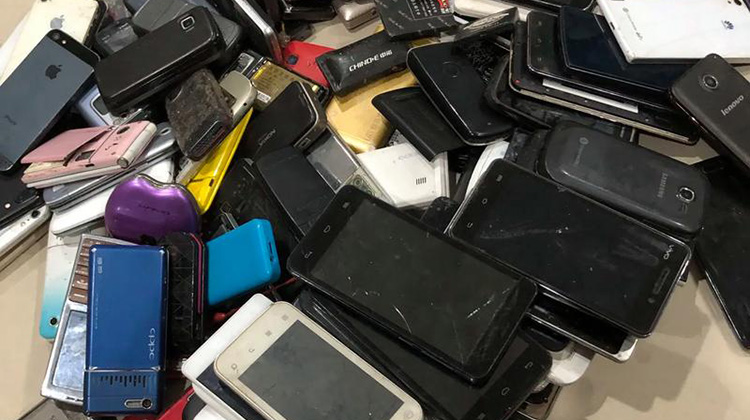 旧手机回收价暴涨五六倍 报废机从10元涨至500元