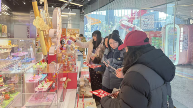 泡泡玛特跨界家电：潮玩品牌IP商业化变革多元突围