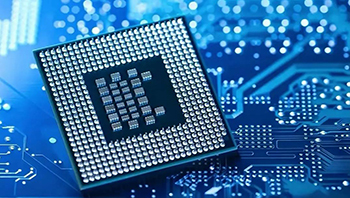 中美头部大模型企业扎堆自研芯片 AI 竞争迈入全栈硬实力阶段